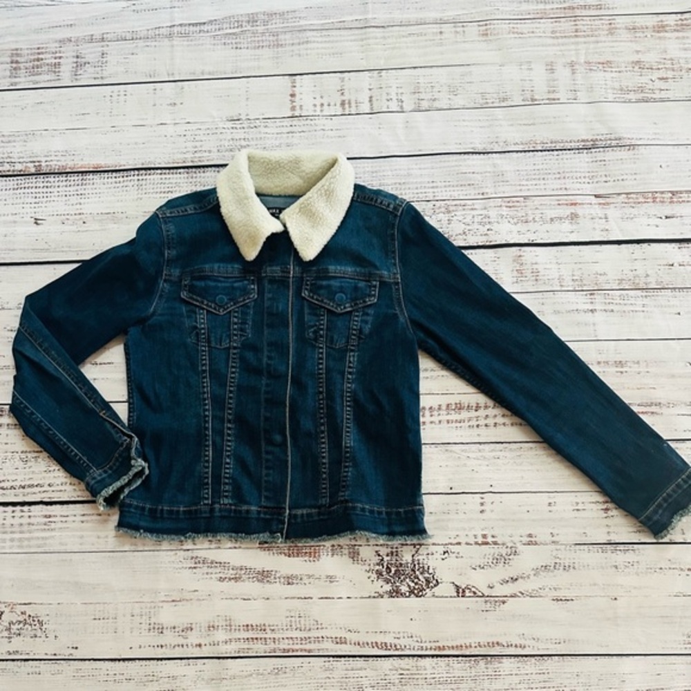 Dark wash denim jacket! Girls 14/16